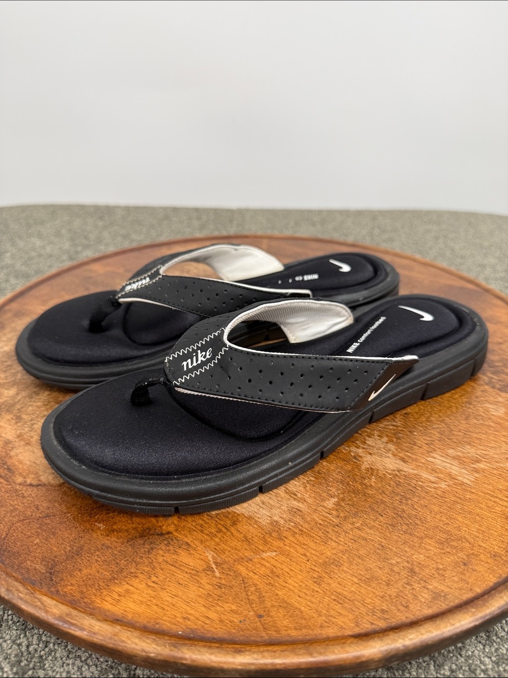 Nike Sandals Wm 8 Black White Thong Flip Flop Comfort Footbed Cushioned
